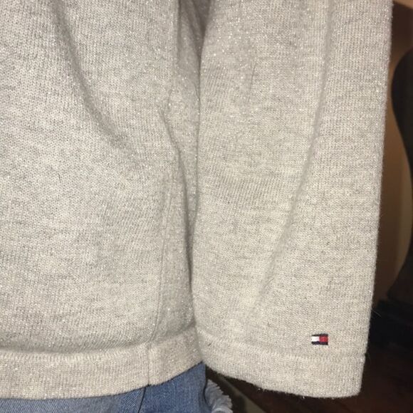 ✌️🏻TWO Tommy Hilfiger Gray V-neck Sweaters - Picture 6 of 9